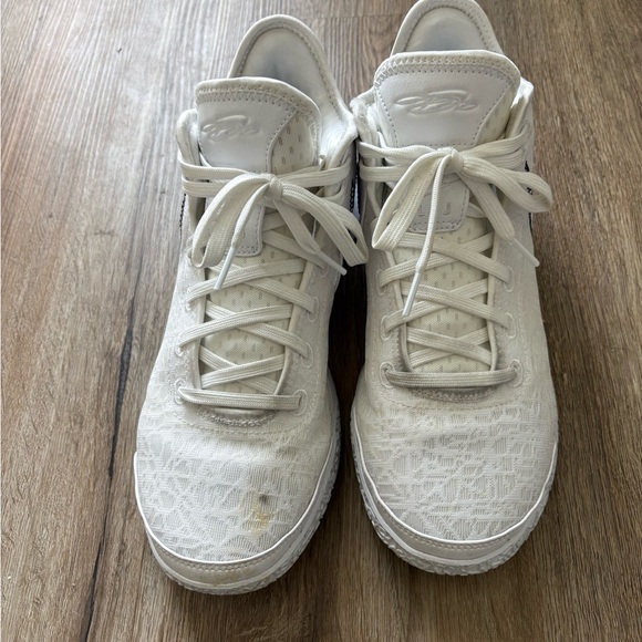 Men’s white Nike sneakers - Picture 2 of 6